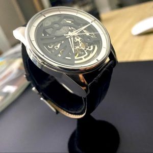 Kennith Cole reaction skeleton face